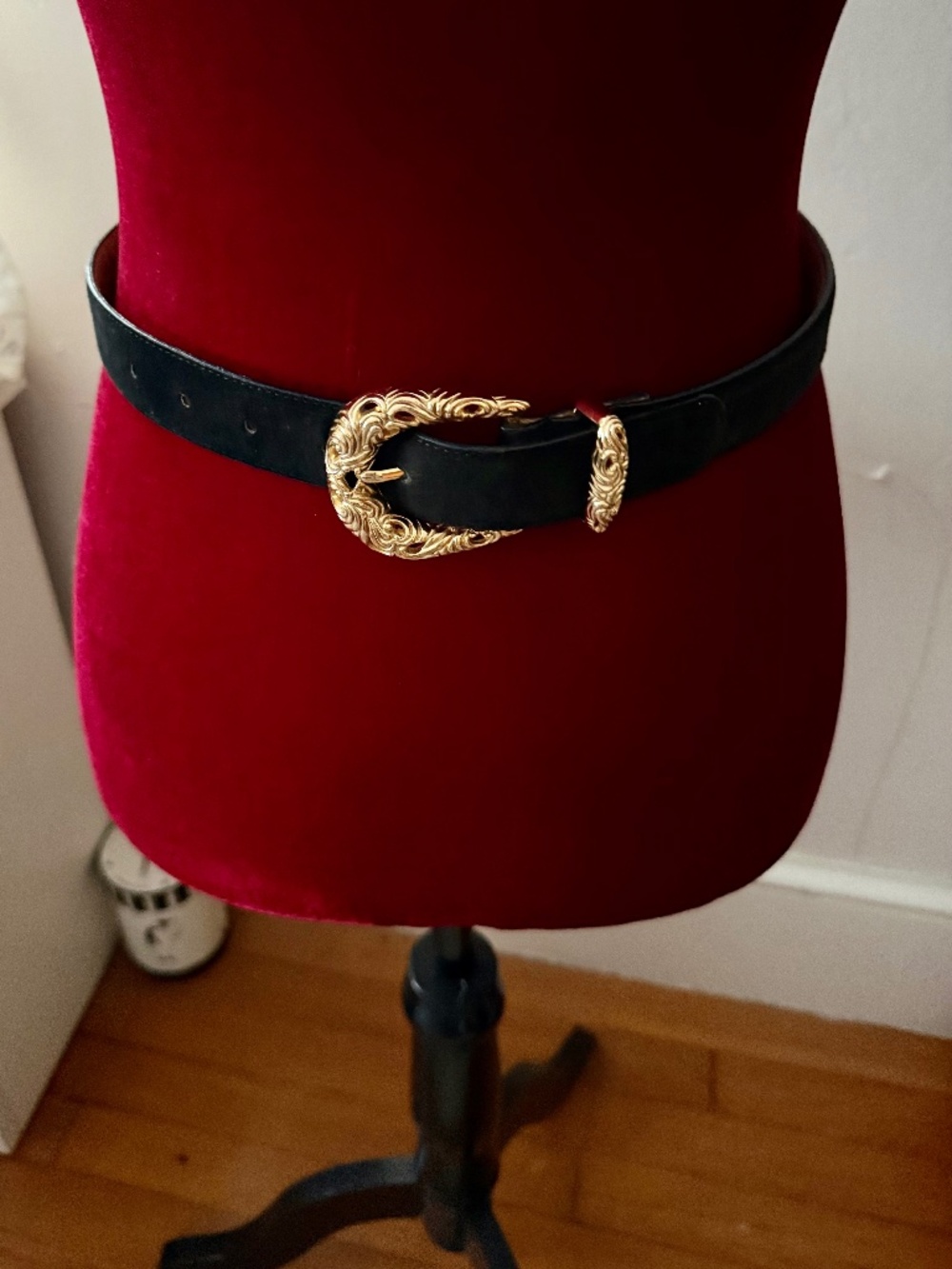 Linda Allard Ellen Tracy Wms Black Suede Belt w/ Gold Buckle